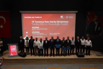 Üniversitemizde 15 Temmuz Demokrasi ve Millî Birlik Günü Etkinlikleri Kapsamında Panel ve Fotoğraf Sergisi Düzenlendi